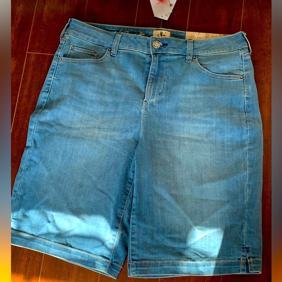 DC jeans shorts Bermuda length 14 - Picture 1 of 8